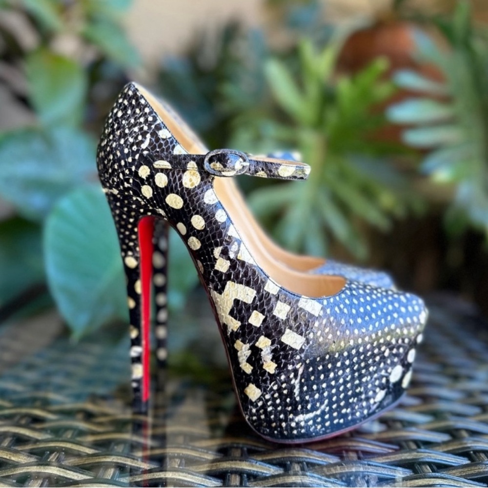 CHRISTIAN LOUBOUTIN